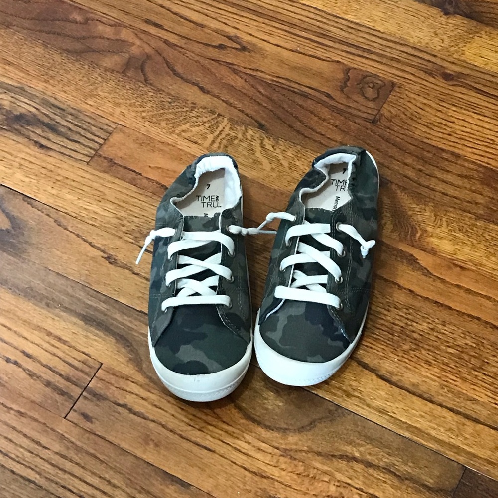 Time & Tru Camouflage Camo Slip On Sneaker Shoes
Washable - Memory Foam
Ladies 7